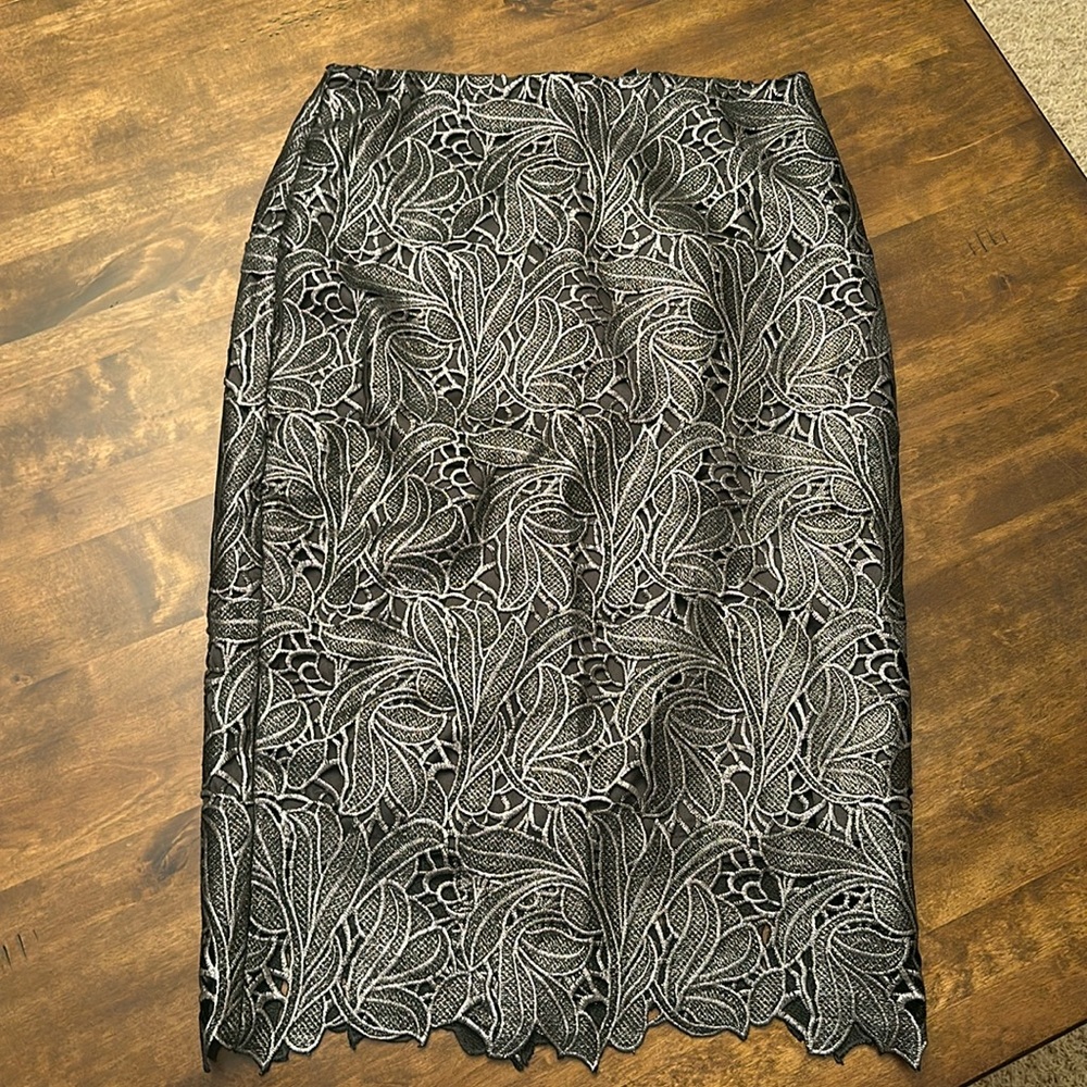 White House Black Market Size 6 Skirt NWT